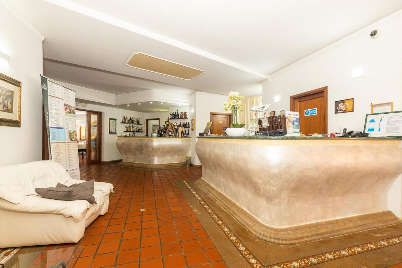 Hotel L'Ulivo Джирасоле Екстериор снимка