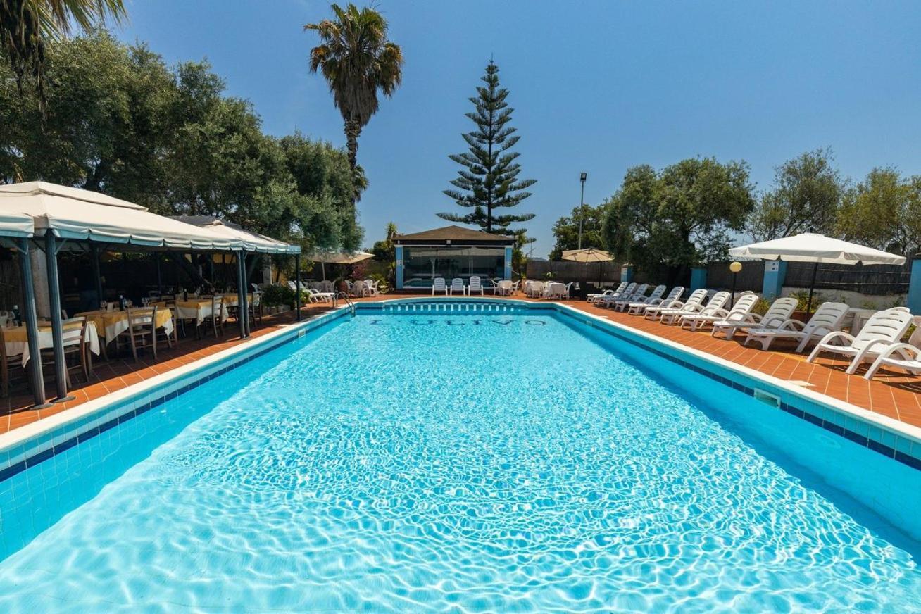 Hotel L'Ulivo Джирасоле Екстериор снимка