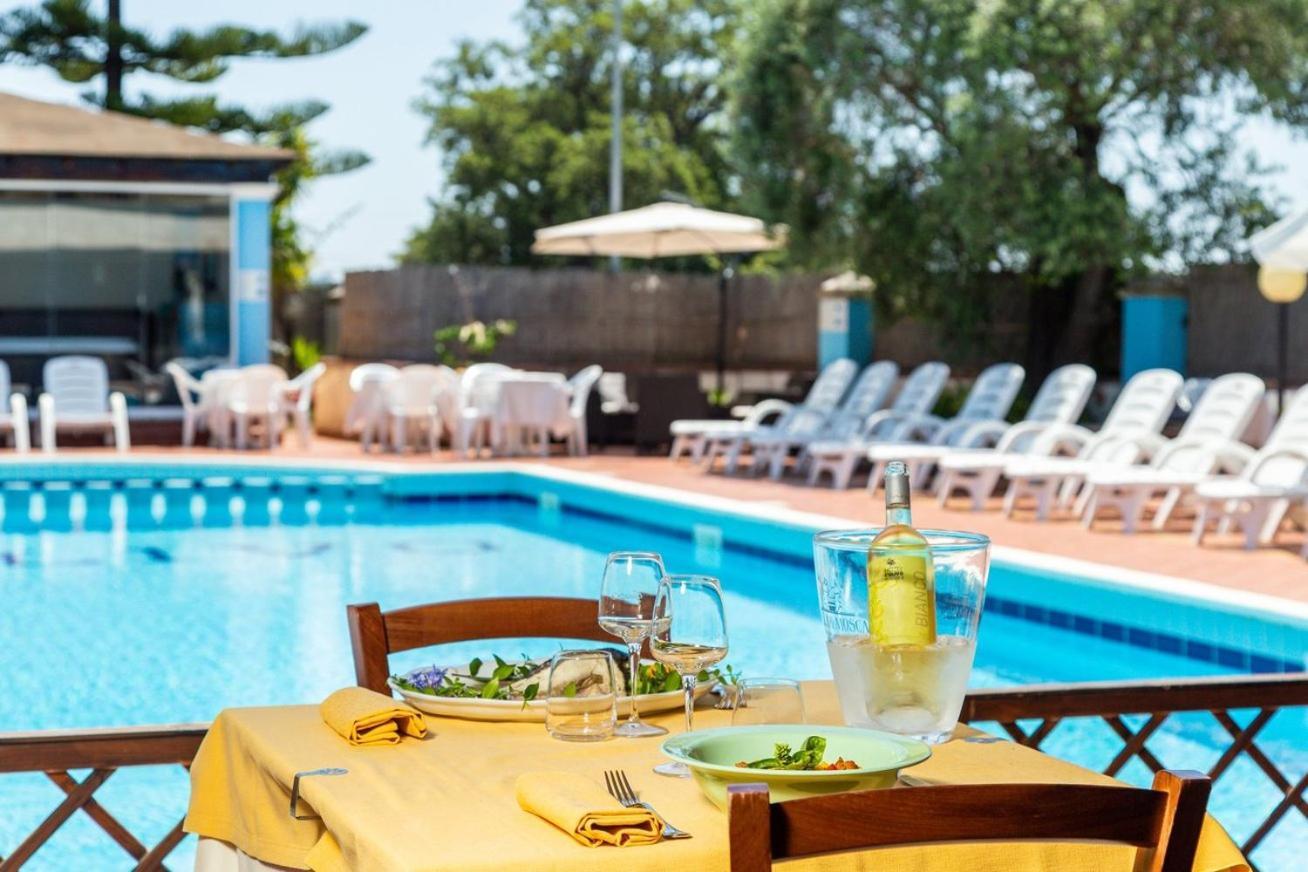 Hotel L'Ulivo Джирасоле Екстериор снимка