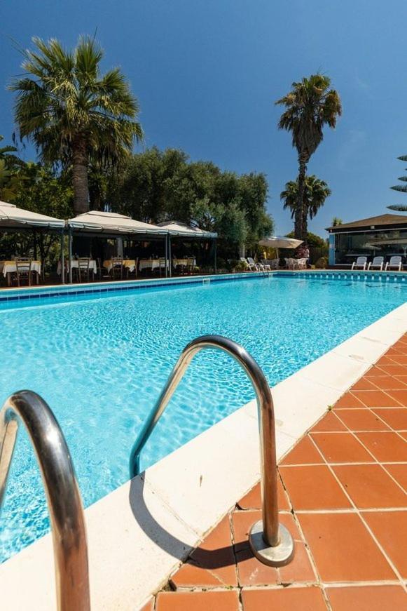 Hotel L'Ulivo Джирасоле Екстериор снимка