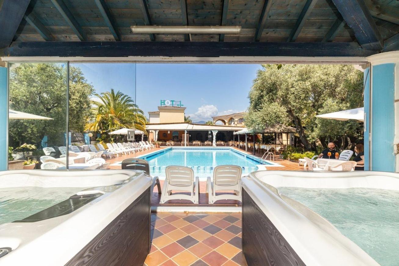 Hotel L'Ulivo Джирасоле Екстериор снимка