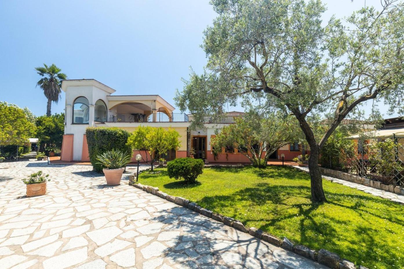 Hotel L'Ulivo Джирасоле Екстериор снимка