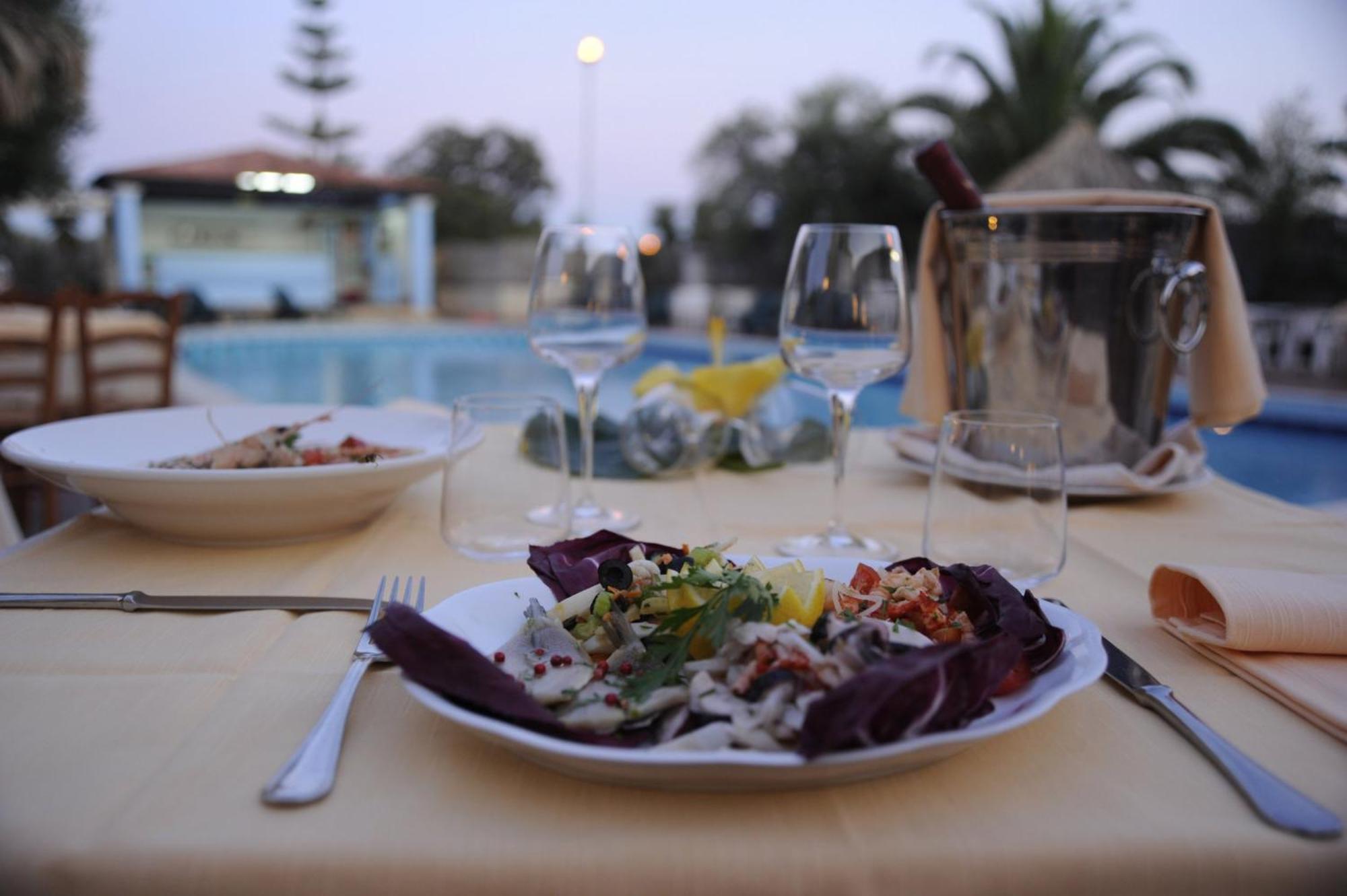 Hotel L'Ulivo Джирасоле Екстериор снимка