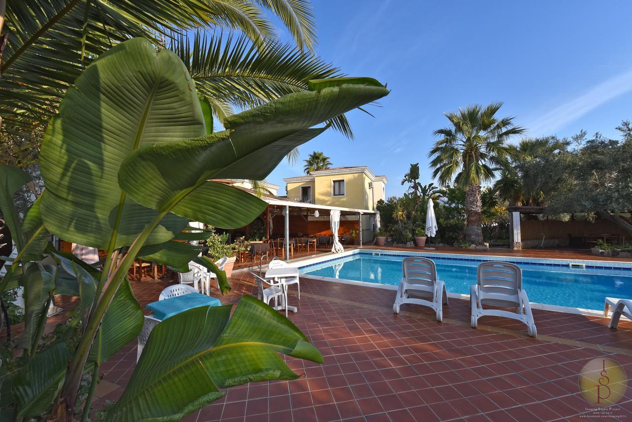 Hotel L'Ulivo Джирасоле Екстериор снимка