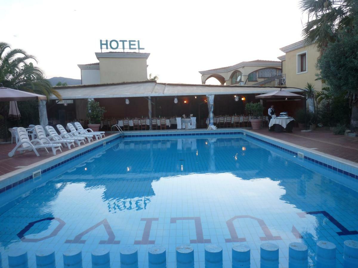 Hotel L'Ulivo Джирасоле Екстериор снимка