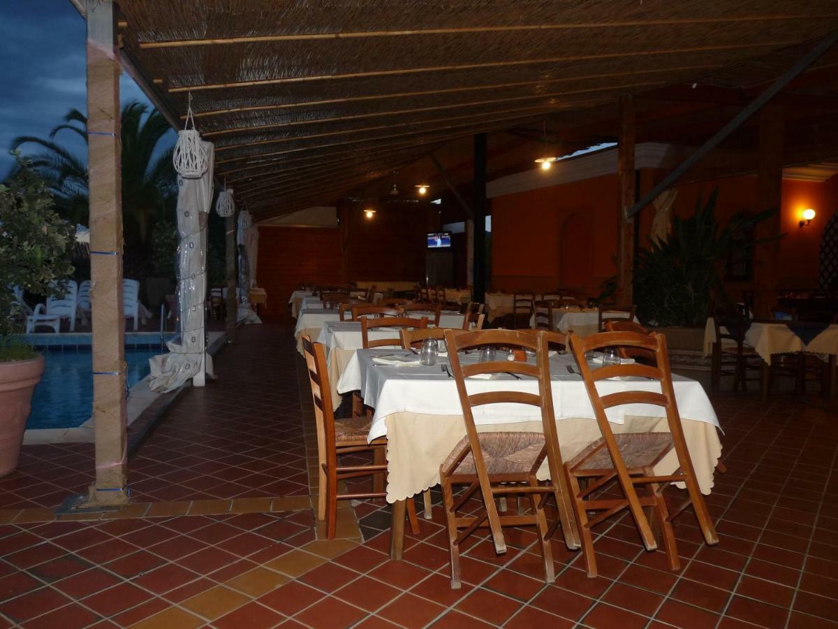 Hotel L'Ulivo Джирасоле Екстериор снимка